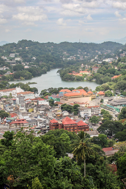 Kandy; City Tour by AC Car - Learn Local Rituals and Folklore