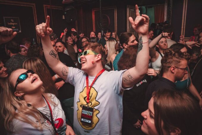 Krakow: Pub Crawl With 1 Hour of Unlimited Alcoholic Drinks - Tips for a Great Night