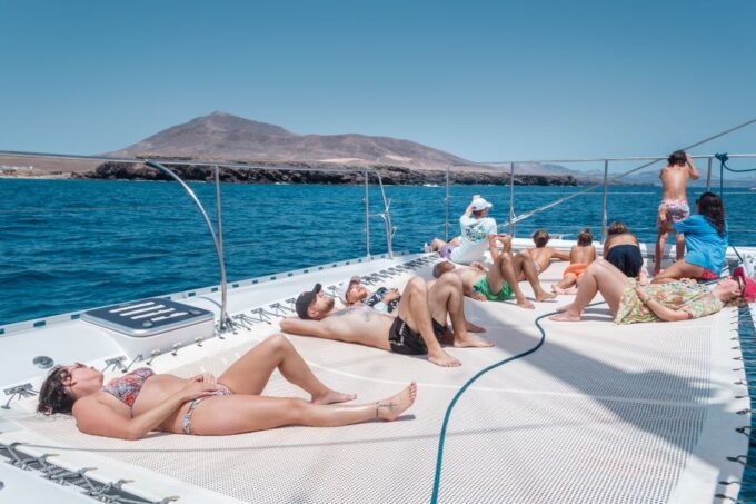 Lanzarote: Catlanza Gold Sailing Day Trip With Lunch - Lunch and Refreshments