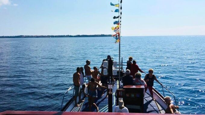 Le Castella: Capo Rizzuto Marine Protected Area Boat Tour - What to Bring on the Tour