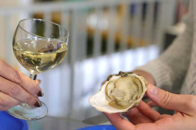Loupian: Tour Guide of Our Oyster Farm and Tasting - Duration and Languages