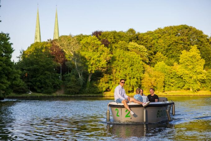 Lübeck: Electric Boat Rental - No Driving License Required - Frequently Asked Questions