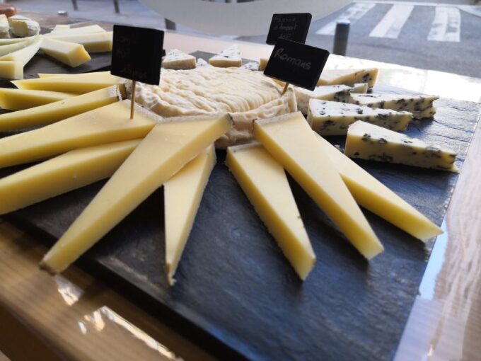 Lyon: Food Walking Tour With a Local Guide - Booking Information