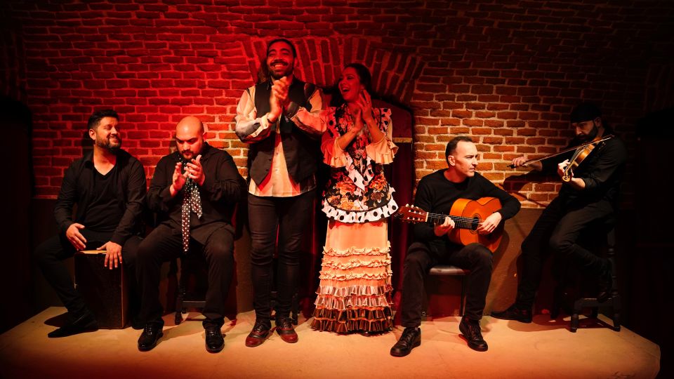 Madrid: Flamenco Show Entry Ticket With Drink & Artist Talk - Meeting Point