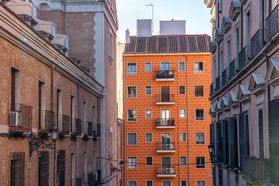 Madrid: Private Architecture Tour With a Local Expert - Languages Offered