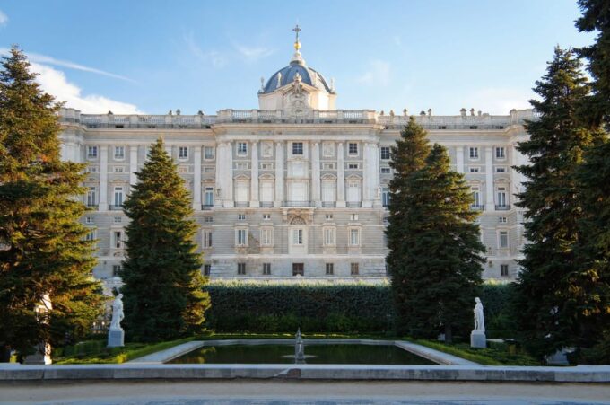 Madrid: Royal Palace Guided Tour With Skip-The-Line Entry - Art and History of the Royal Palace
