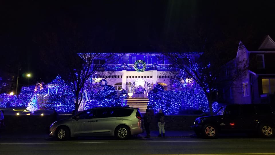 Magnificent Christmas Lights Tour of Dyker Heights Brooklyn - Bus/Coach Travel