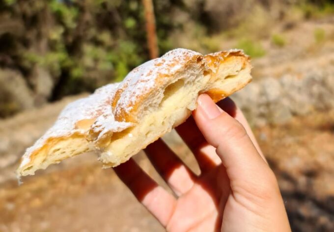 Mallorca: Tramuntana Mountains Tour With Local Guide & Lunch - Vehicle Sharing