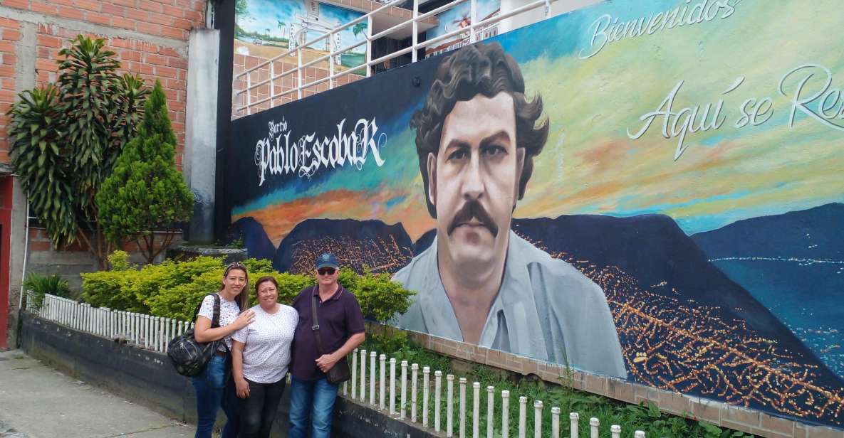 Medellin: Private Tour of Pablo Escobar and Comuna 13 - Taking in Comuna 13