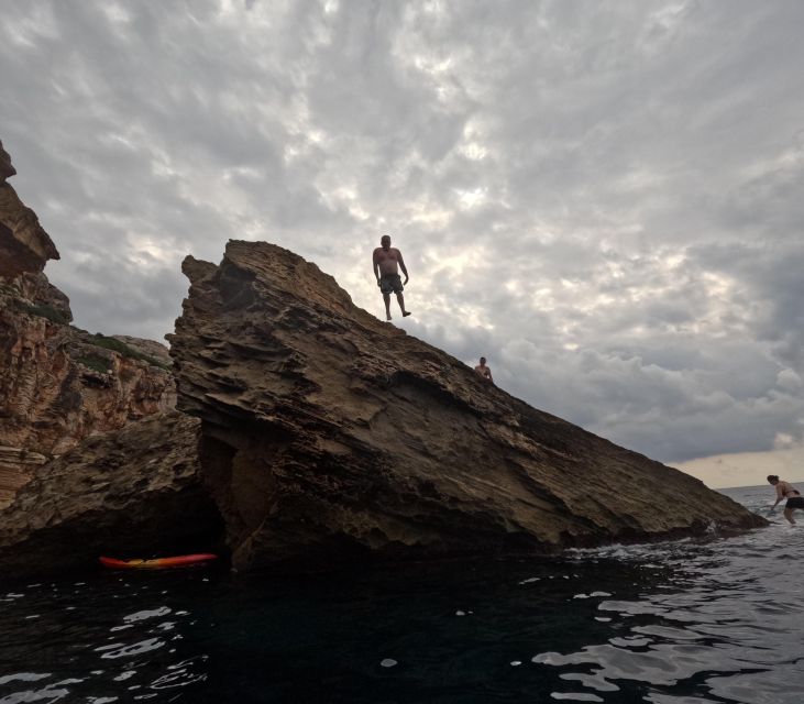 Menorca: Kayak Cave Route + Photo Session. - What to Expect