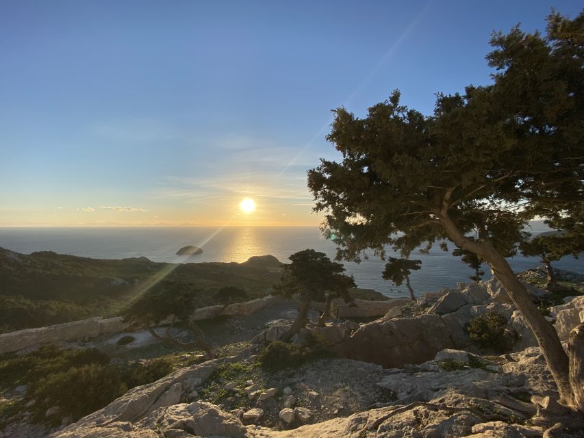 Monolithos: Small Group Hike and Sunset at Monolithos Castle - Enjoying the Stunning Sunset