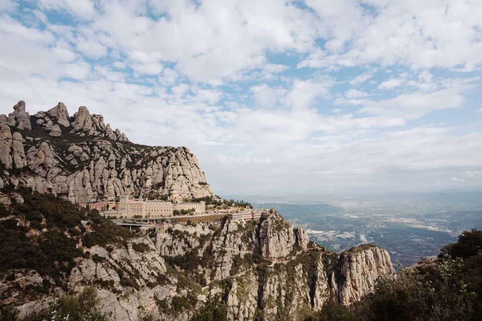 Montserrat & Cava Winery Tour: Day Trip From Barcelona - Farm-to-Table Lunch and Wine Tasting