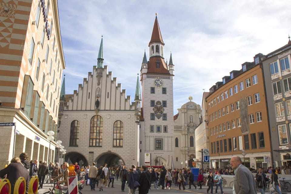 Munich: Bike Tour 3-Hour Guided City Tour - Tour Inclusions and Amenities