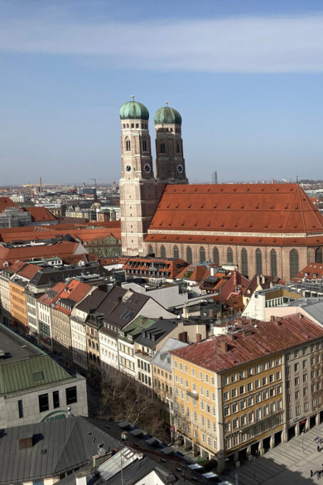 Munich: Highlights Old Town and Viktualienmarkt - Exploring the Munich Residenz