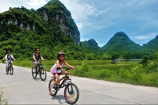 Ninh Binh Full Day Tour From Hanoi to Hoa Lu, Tam Coc, Mua Cave - Climbing Mua Caves