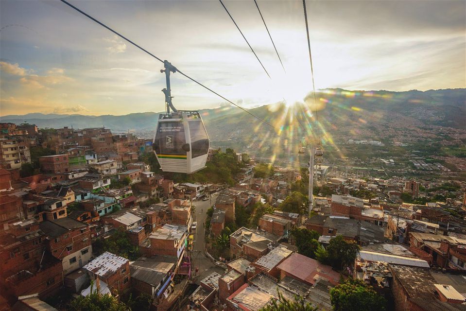 Pablo, Comuna 13 & Cable Car Express Tour - Booking Information