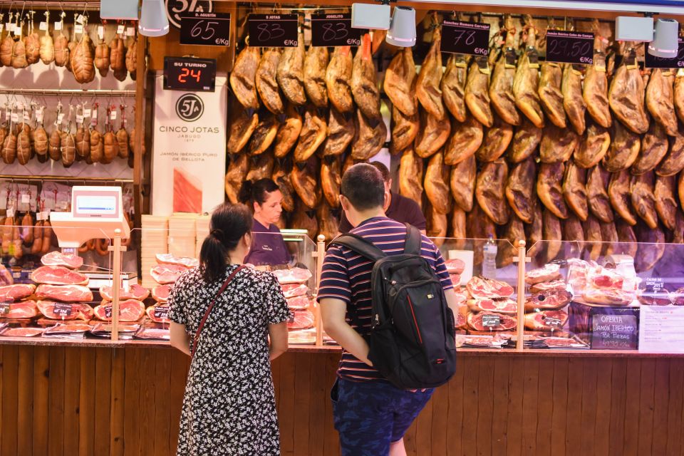 Palma De Mallorca: Foodie Walking Tour of the Old Town - Exploring Palmas Old Town