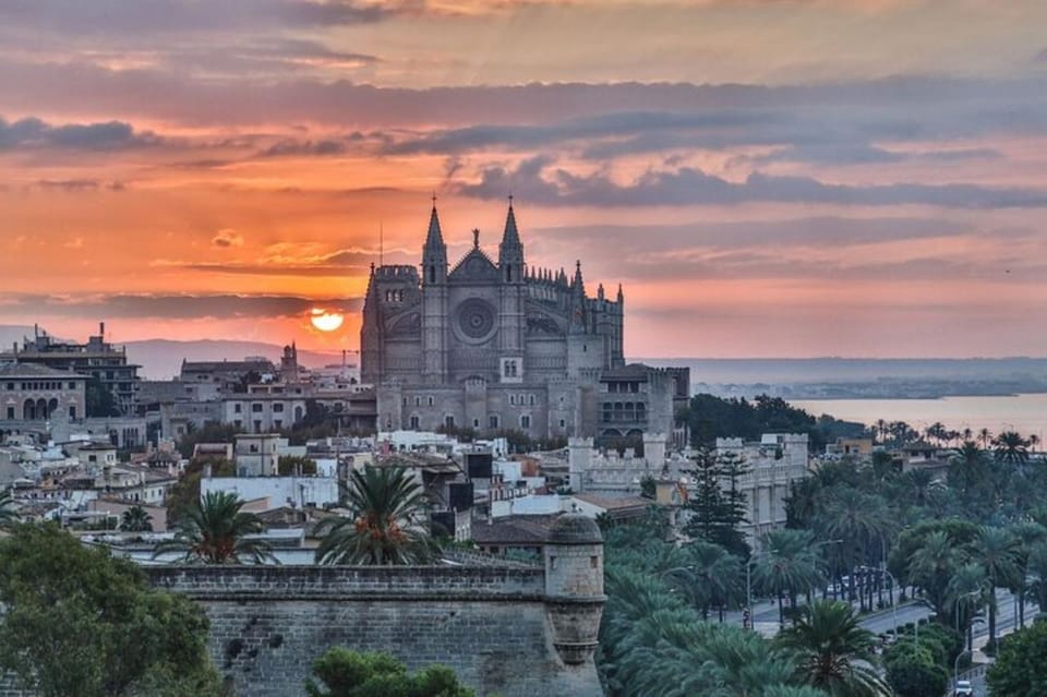 Palma De Mallorca: Private Custom Tour With a Local Guide - Guided Monument Visits