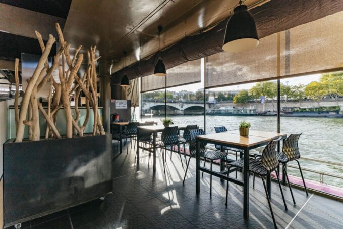 Paris: 1-Hour Sightseeing Cruise With Bistro Dinner - Dining Experience