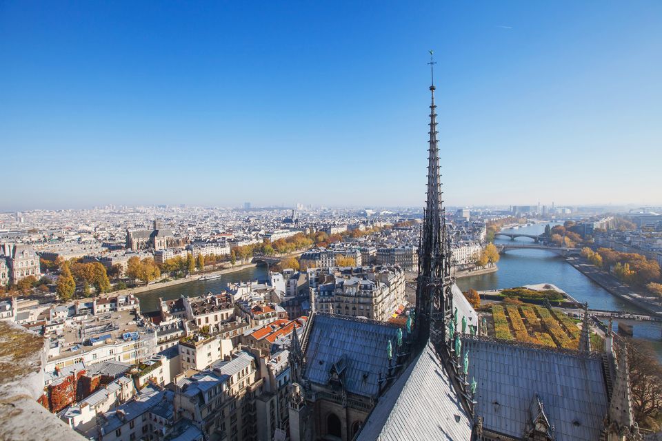 Paris: Fly Over Paris and the World in Virtual Reality - Iconic Destinations Explored