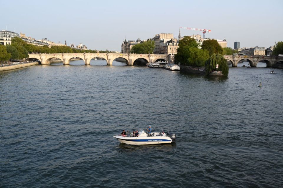 Paris Private Boat Seine River Start Near Eiffel Tower - What to Bring