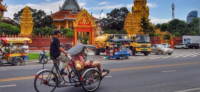 Phnom Penh: Guided Historical Day Tour by Cyclo or Tuk Tuk - Booking Information