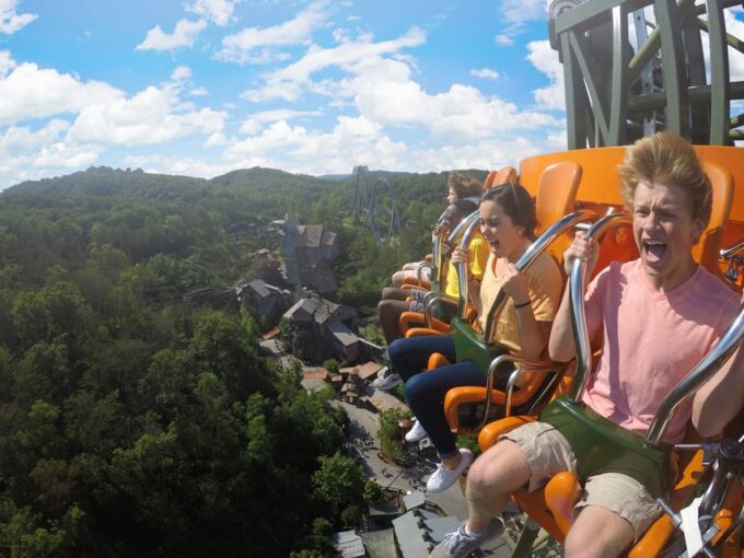 Pigeon Forge: Dollywood & Splash Country Combo Ticket - Transportation Between Parks