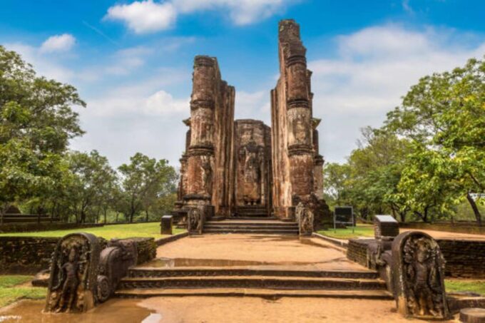 Polonnaruwa Ancient City Tour With Minneriya Elephant Safari - Experienced Guides and Naturalists