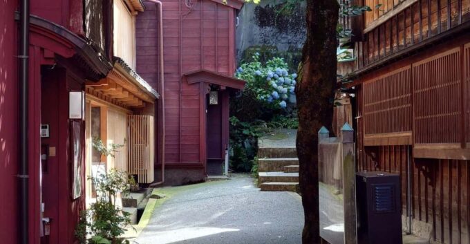 Private Tour Kanazawa: Gold Leaf, Sushi & Afternoon Activity - Inclusions and What to Expect