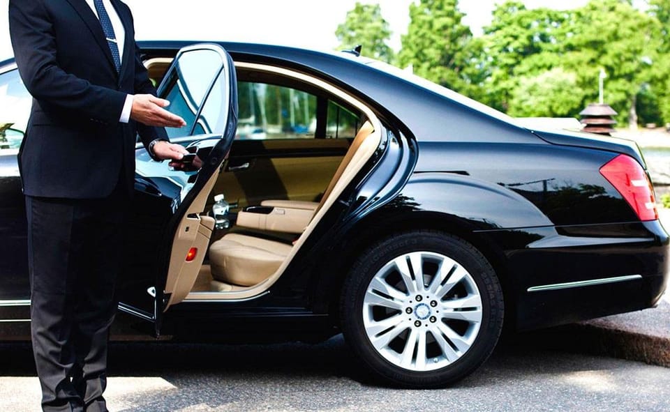 Private Transfer Between Seoul City and Gyeongbokgung Palace - Meeting Point