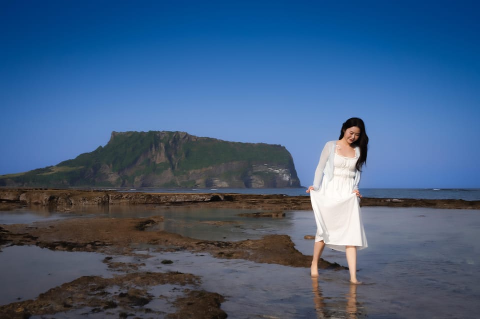 Professional Photography Experience in Jeju Landmark - Small Group Size