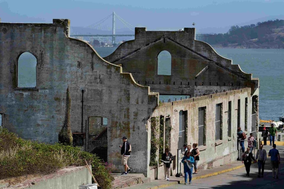 San Francisco: Alcatraz Island & Chinatown Walking Tour - Alcatraz Experience