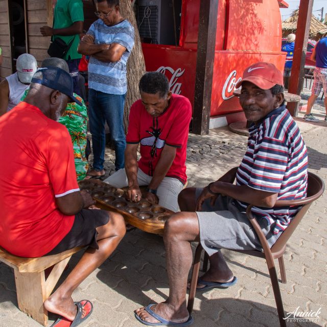 Santa Maria: Local Markets and Street Art Walking Tour - Visiting Local Neighborhoods