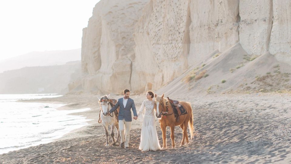 Santorini: Exclusive Personalized Photoshoot Session - Unique Locations in Santorini