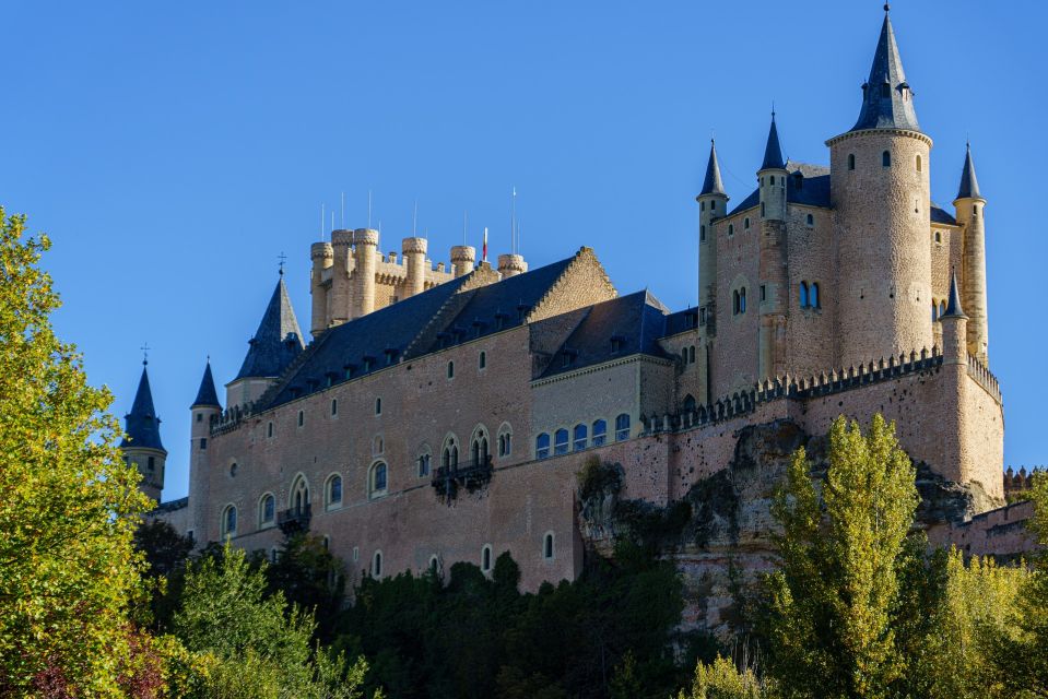 Segovia - Old Town Tour Including Castle Visit - Visiting the Alcázar of Segovia