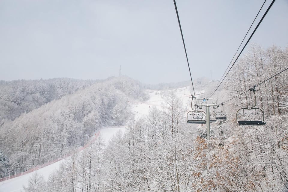 Seoul: Elysian Ski Resort & Eobi Ice Valley - Ski Gear and Equipment