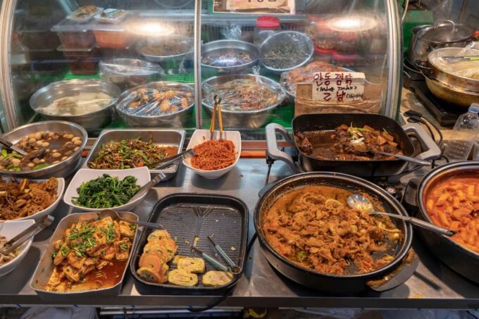 Seoul: Gyeongbokgung Palace Tour & Lunch at Authentic Market - Inclusions and Amenities
