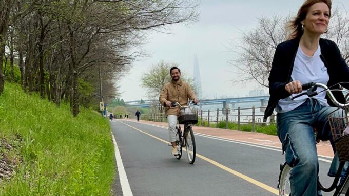 Seoul: Han River Urban Nature Bike Tour - Tour Duration and Group Size