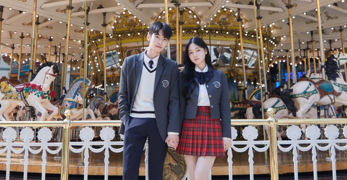 Seoul: Lotte World 1 Day Pass & Korean School Uniform Rental - Customer Feedback and Ratings