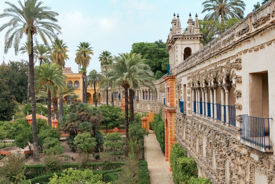 Seville: Alcázar, Cathedral and Giralda Tour With Tickets - Exploring Seville Cathedral