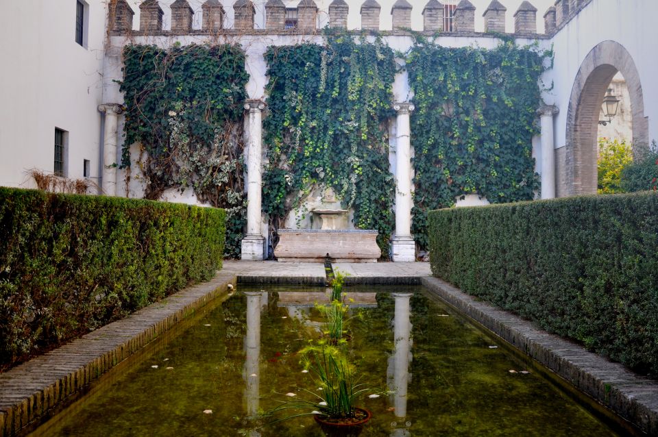 Seville: Alcazar & Cathedral Skip-the-Line Guided Tour - Discovering the Seville Cathedral