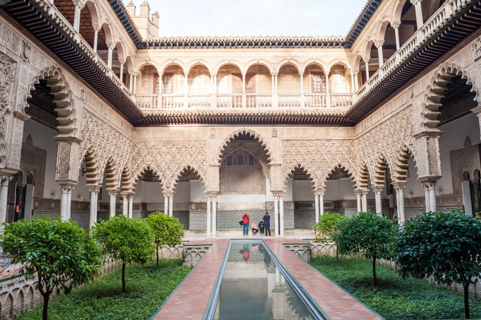 Seville: Alcazar Guided Tour With Entrance - Blending of Architectural Styles