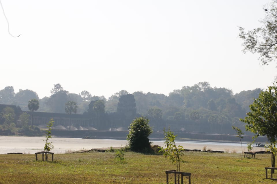 Siem Reap Angkor Temple Tour With Tuk Tuk - What to Bring on the Tour