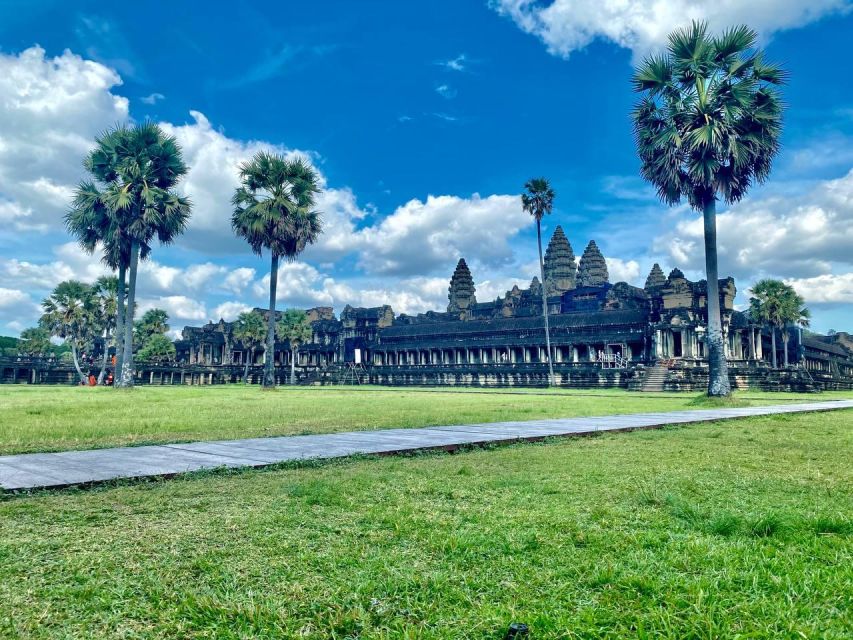 Siem Reap Tuktuk Tour With Sunrise at Angkor Complex - Transportation Information