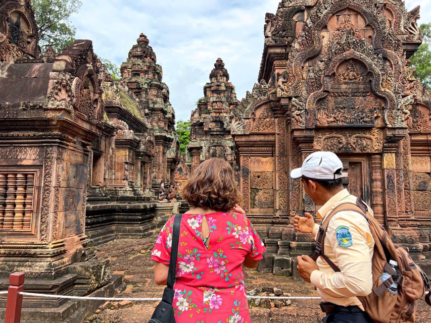 Small-Group Tour of Grand Circuit Temples With Banteay Srei - Booking and Cancellation Policy