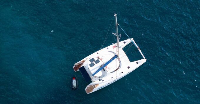 Tenerife: Catamaran Sailing Trip With Snorkeling and Lunch - Onboard Refreshments