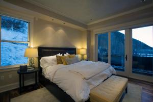 The Auberge Residences at Element 52 - Guest Experiences