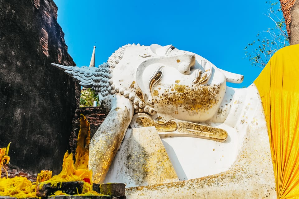 The Old Siam: Ayutthaya Temples Small Group Tour With Lunch - Knowledgeable and Friendly Guides