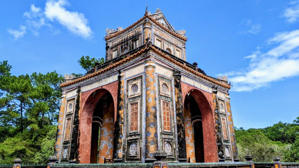 Tien Sa Port To Hue Imperial City Sightseeing Full Day Trip - Visit to Thien Mu Pagoda