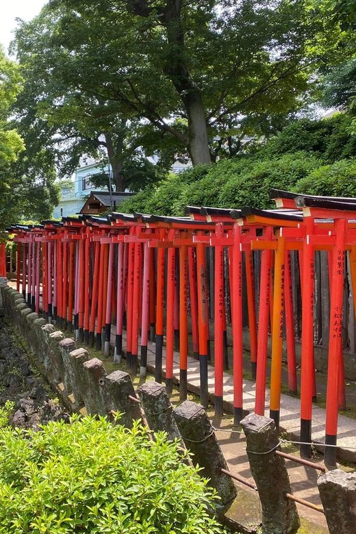 Tokyo : Old Town~Yanaka,Nezu~~Paint Your Own "Lucky Cat" - Painting Your Lucky Cat